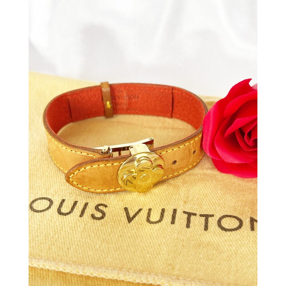 LOUIS VUITTON Leather Good Luck Bracelet Tan Vachetta Gold Tone Flower Clasp - Picture 15 of 15